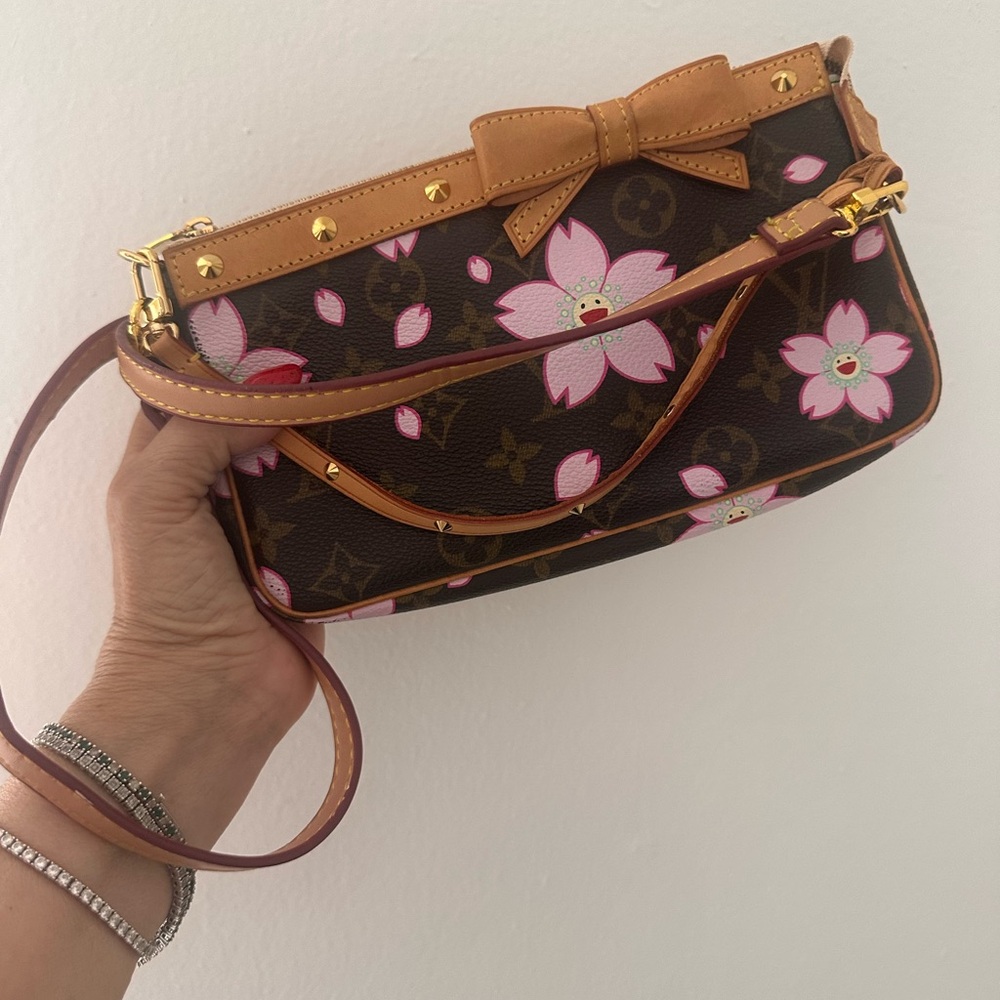 SALE🎄🎁Louis Vuitton🌸
Brown and Pink Monogram Cherry Blossom Coated Canvas, 2003 - Picture 9 of 11
